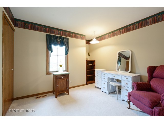 4885 Tarrington Dr, Hoffman Estates, IL 60010 photo 17