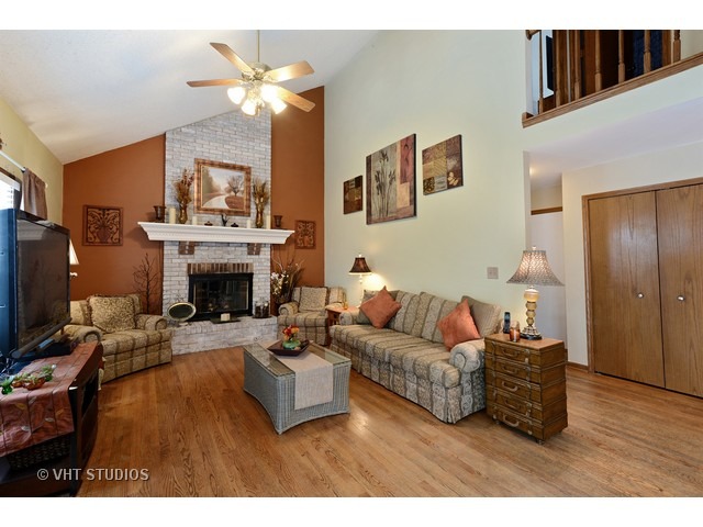 4885 Tarrington Dr, Hoffman Estates, IL 60010 photo 8
