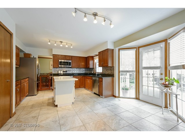 4885 Tarrington Dr, Hoffman Estates, IL 60010 photo 6