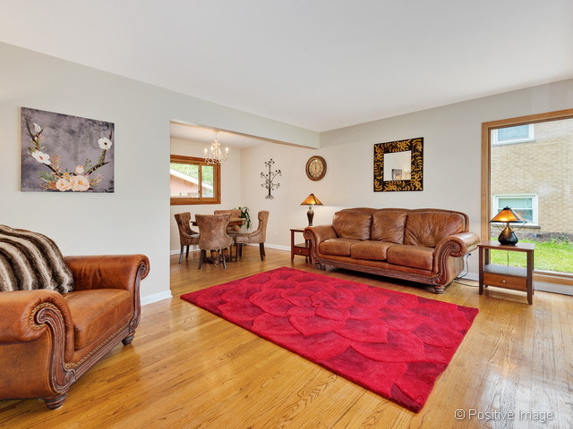 811 Cadillac Dr, Wheaton, IL 60187 photo 3