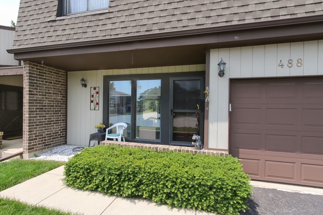 488 Rustic Dr, Wheeling, IL 60090 photo 2