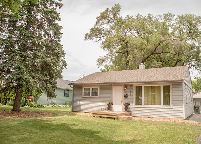2304 Kirchoff Rd, Rolling Meadows, IL 60008 photo 2