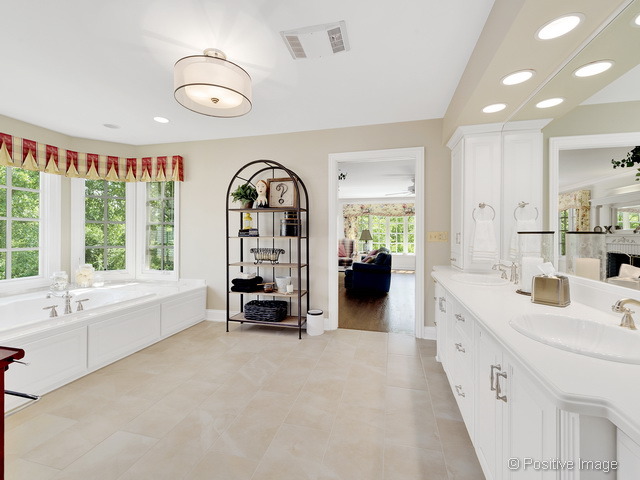 285 E Arboretum Cir, Wheaton, IL 60189 photo 13
