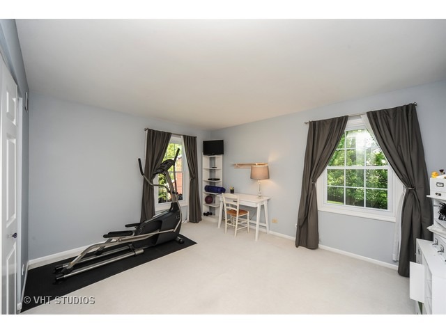 1045 Honeysuckle Dr, Wheeling, IL 60090 photo 8