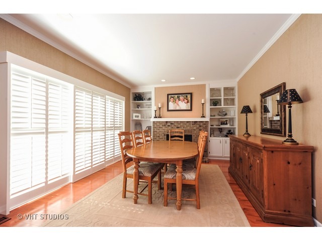 1045 Honeysuckle Dr, Wheeling, IL 60090 photo 4