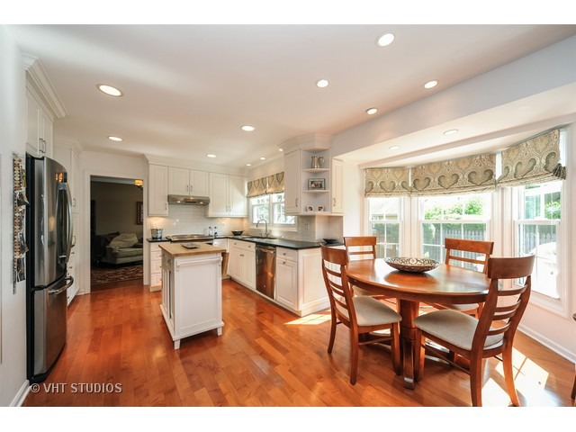 1045 Honeysuckle Dr, Wheeling, IL 60090 photo 3