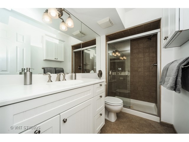 1045 Honeysuckle Dr, Wheeling, IL 60090 photo 11