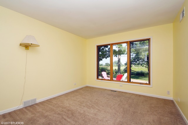 131 Timber Ln, Lindenhurst, IL 60046 photo 9