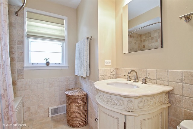 735 Echo Ln, Glenview, IL 60025 photo 12