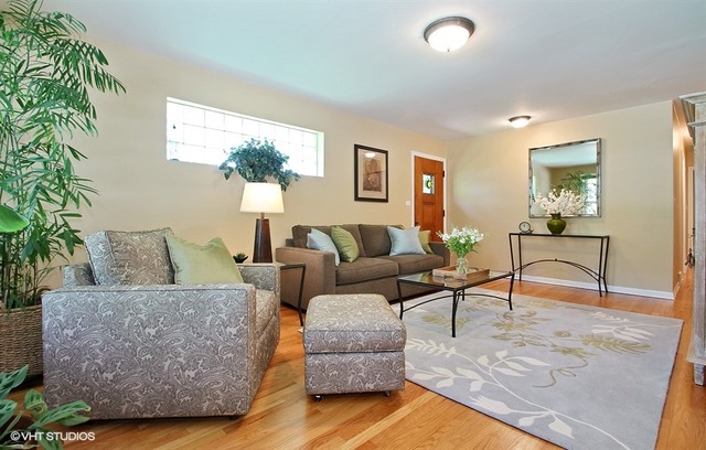 735 Echo Ln, Glenview, IL 60025 photo 3
