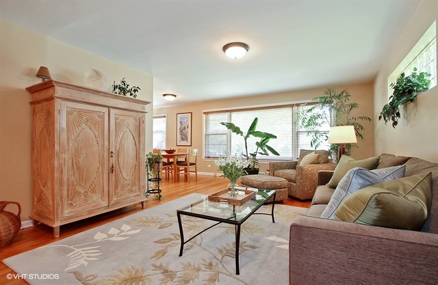735 Echo Ln, Glenview, IL 60025 photo 2