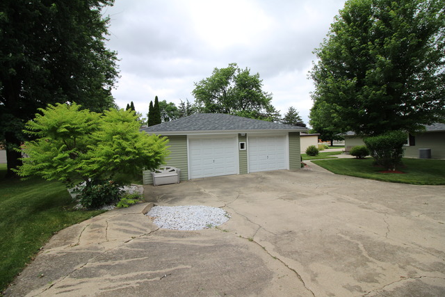 525 E North St, Lockport, IL 60441 photo 17