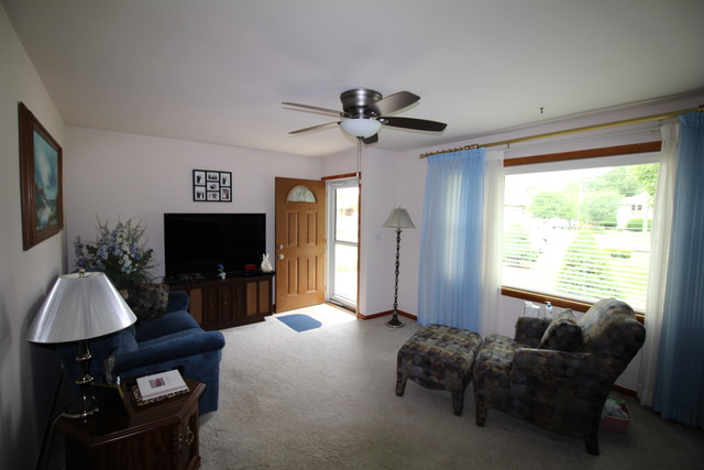 525 E North St, Lockport, IL 60441 photo 2