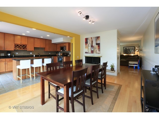 3 Pine Tree Ct, Elmhurst, IL 60126 photo 4