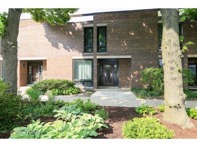 3 Pine Tree Ct, Elmhurst, IL 60126 photo 1