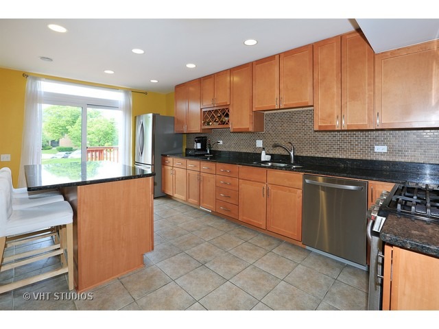 3 Pine Tree Ct, Elmhurst, IL 60126 photo 3