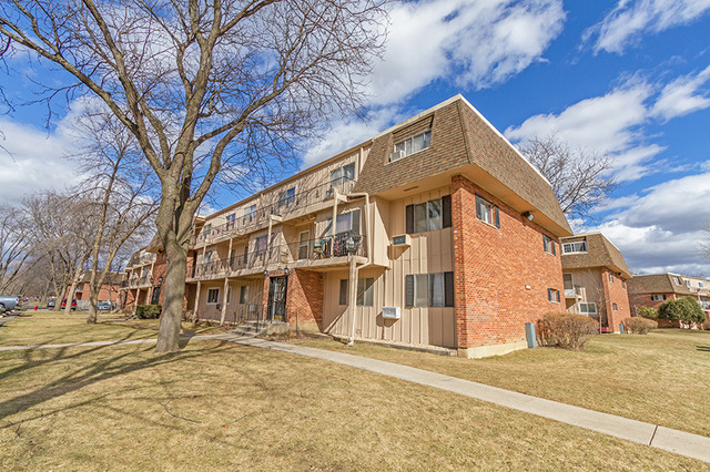 2504 Algonquin Rd #3, Rolling Meadows, IL 60008 photo 2