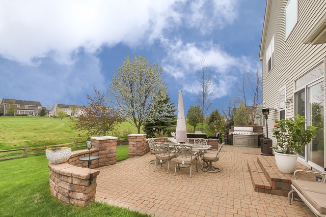357 Oakmont Dr, Cary, IL 60013 photo 2