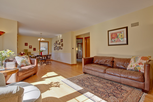 108 N Maple St, Mount Prospect, IL 60056 photo 3