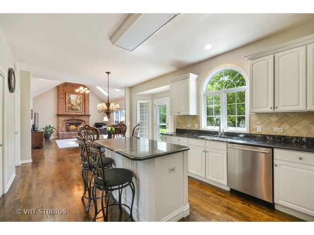 3708 Grassmere Rd, Naperville, IL 60564 photo 4