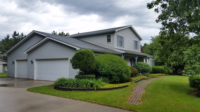 50 Carriage Hill Dr, Sterling, IL 61081 photo 2