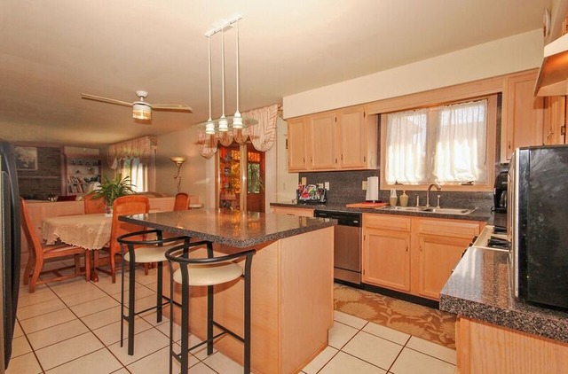 615 Greenview Ln, Wheeling, IL 60090 photo 9