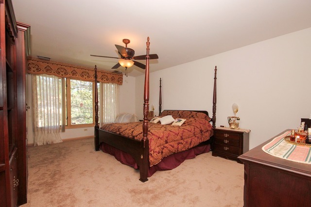 615 Greenview Ln, Wheeling, IL 60090 photo 11