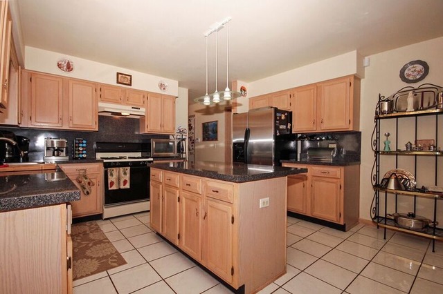 615 Greenview Ln, Wheeling, IL 60090 photo 8