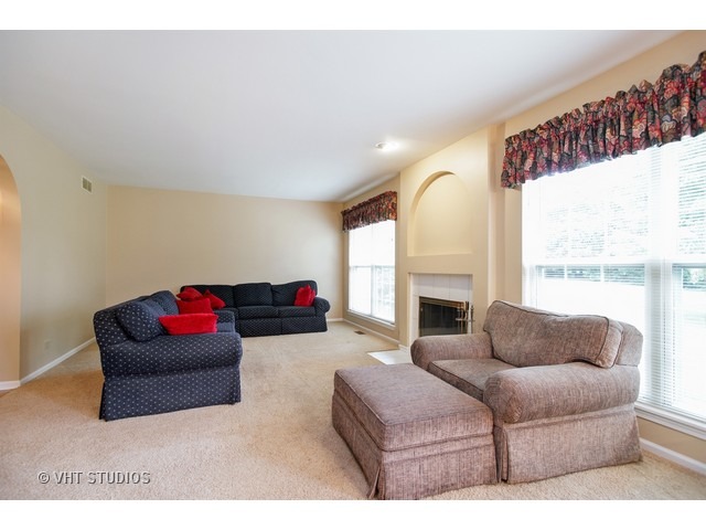 1508 Diamond Dr, Hoffman Estates, IL 60192 photo 6