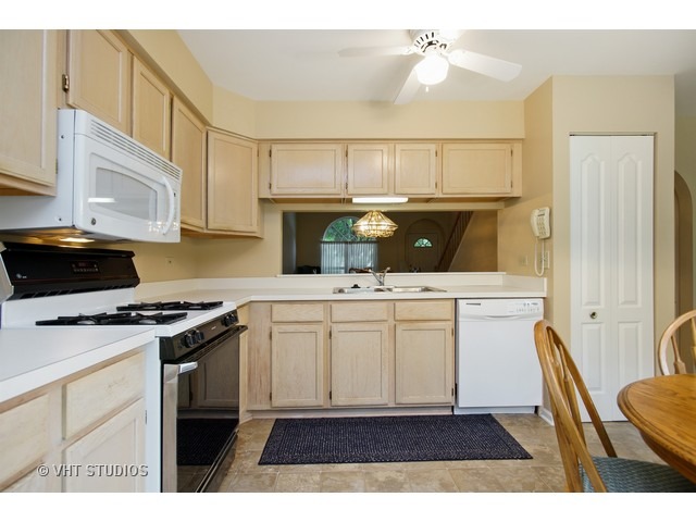 1508 Diamond Dr, Hoffman Estates, IL 60192 photo 3