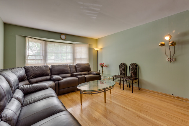 9252 Dee Rd, Des Plaines, IL 60016 photo 5