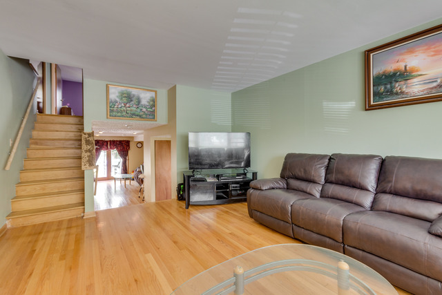 9252 Dee Rd, Des Plaines, IL 60016 photo 4