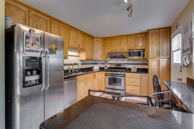 9252 Dee Rd, Des Plaines, IL 60016 photo 9