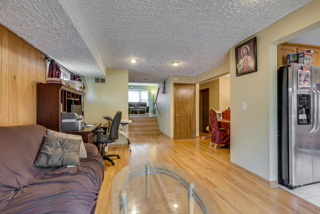 9252 Dee Rd, Des Plaines, IL 60016 photo 7