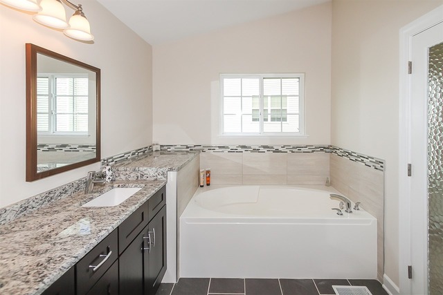 695 Biltmore Dr, Bartlett, IL 60103 photo 19