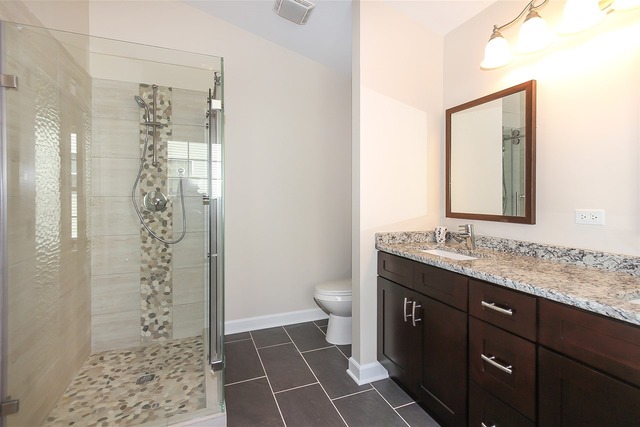 695 Biltmore Dr, Bartlett, IL 60103 photo 6