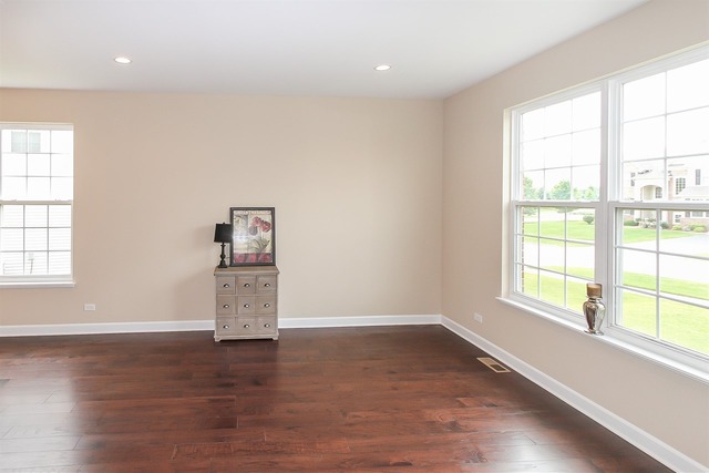 695 Biltmore Dr, Bartlett, IL 60103 photo 9