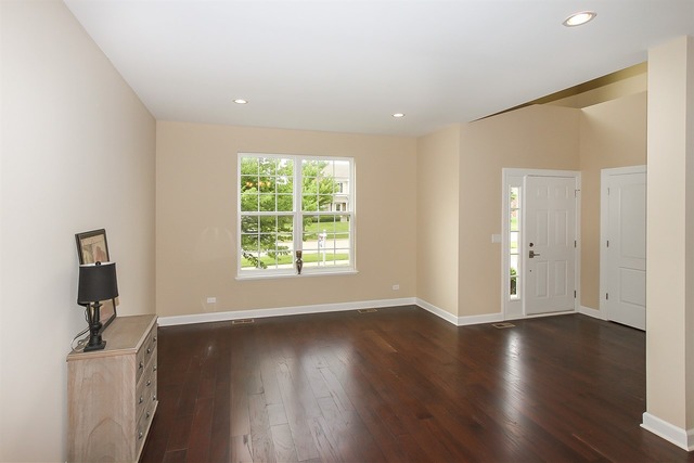 695 Biltmore Dr, Bartlett, IL 60103 photo 10