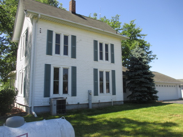2007 Island Rd, Harvard, IL 60033 photo 2