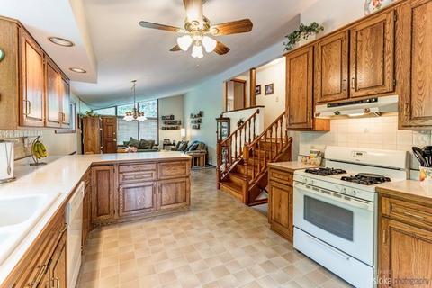 988 Hillcrest Rd, Elgin, IL 60123 photo 7