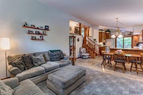 988 Hillcrest Rd, Elgin, IL 60123 photo 2