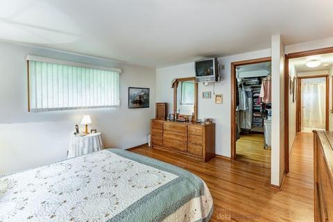 988 Hillcrest Rd, Elgin, IL 60123 photo 11