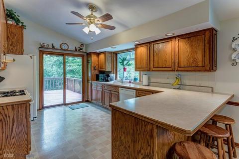 988 Hillcrest Rd, Elgin, IL 60123 photo 6