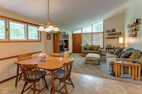 988 Hillcrest Rd, Elgin, IL 60123 photo 4