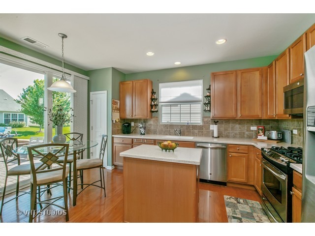 2819 Beacon Point Cir, Elgin, IL 60124 photo 5