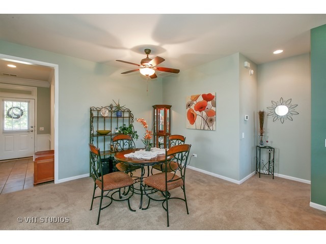 2819 Beacon Point Cir, Elgin, IL 60124 photo 3