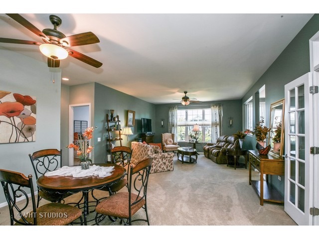 2819 Beacon Point Cir, Elgin, IL 60124 photo 2