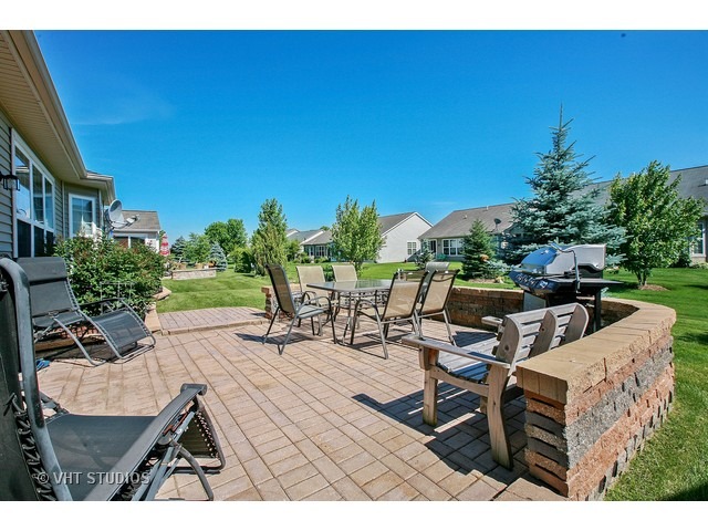 2819 Beacon Point Cir, Elgin, IL 60124 photo 10