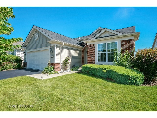 2819 Beacon Point Cir, Elgin, IL 60124 photo 1