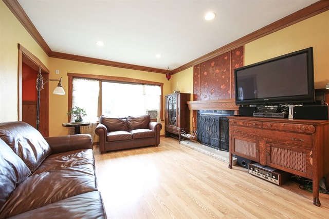 8136 Christie Ave, Lyons, IL 60534 photo 2